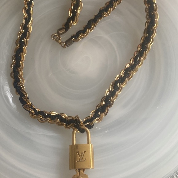 Authentic #303 Louis Vuitton lock and key - Picture 4 of 7